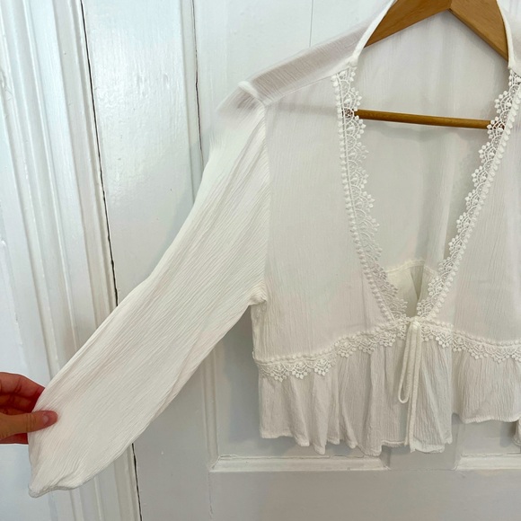 Beautiful summer top - Picture 1 of 3